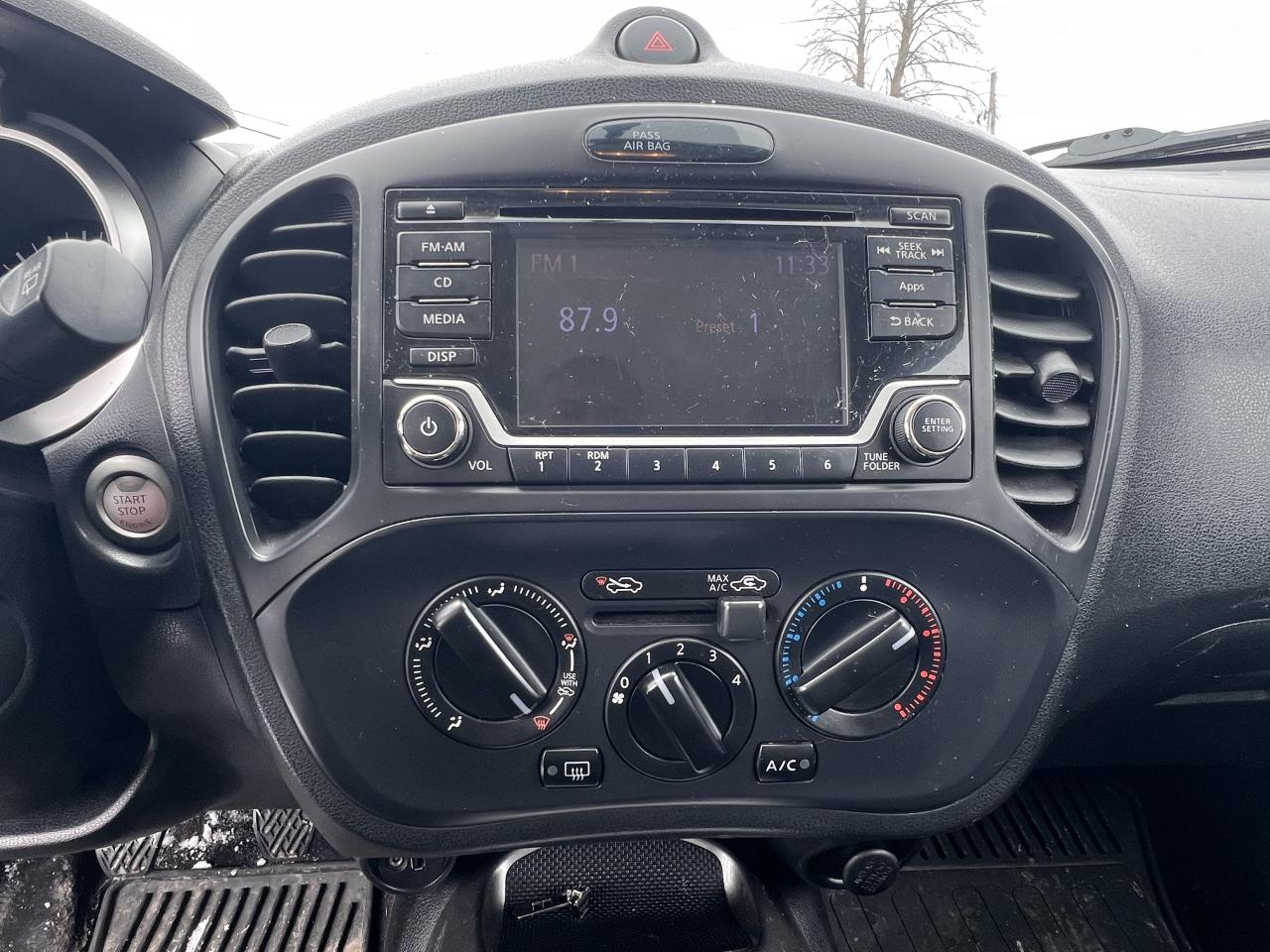 2015 Nissan Juke SV Photo