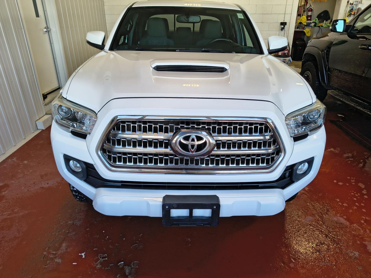 2017 Toyota Tacoma TRD Sport Photo