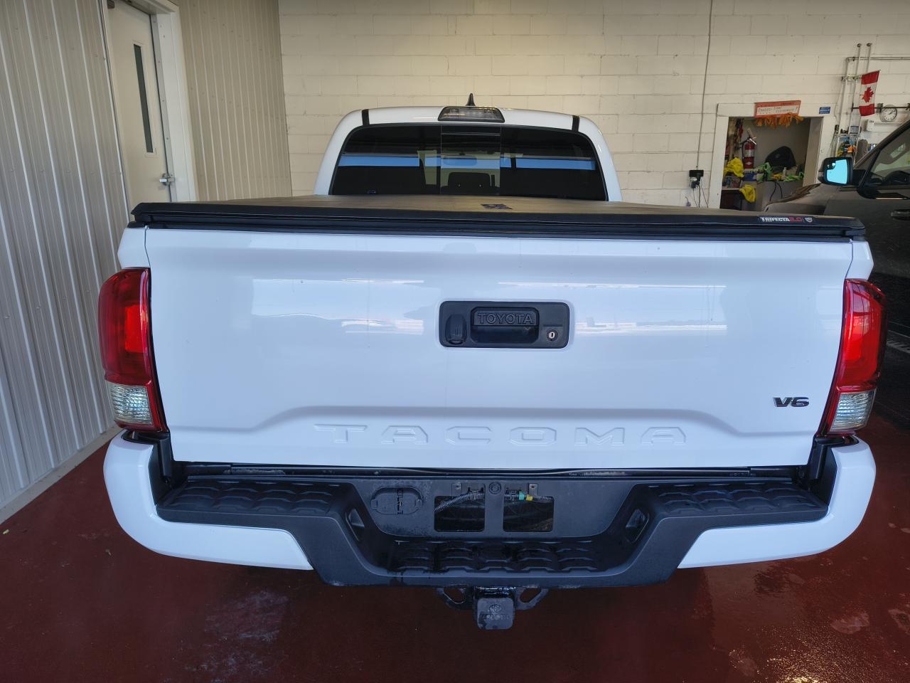 2017 Toyota Tacoma TRD Sport Photo0