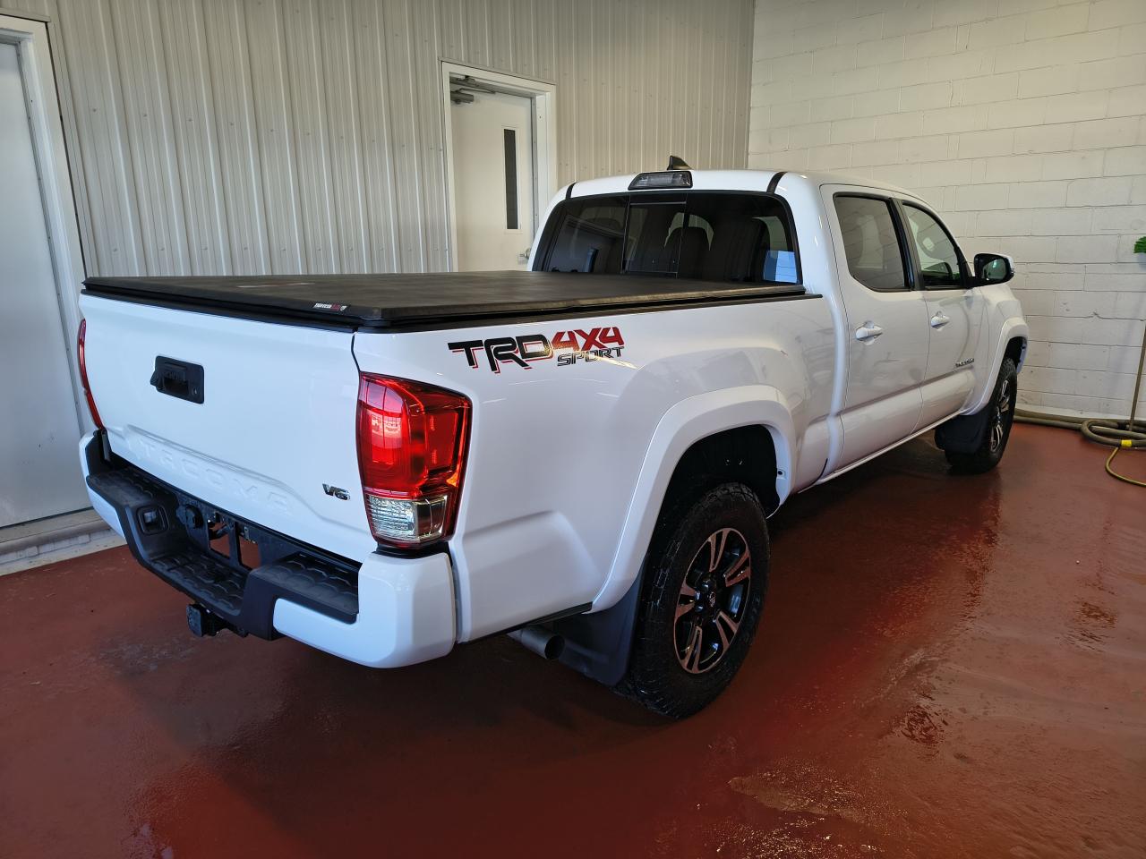 2017 Toyota Tacoma TRD Sport Photo0