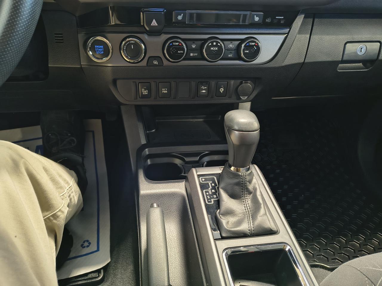 2017 Toyota Tacoma TRD Sport Photo0