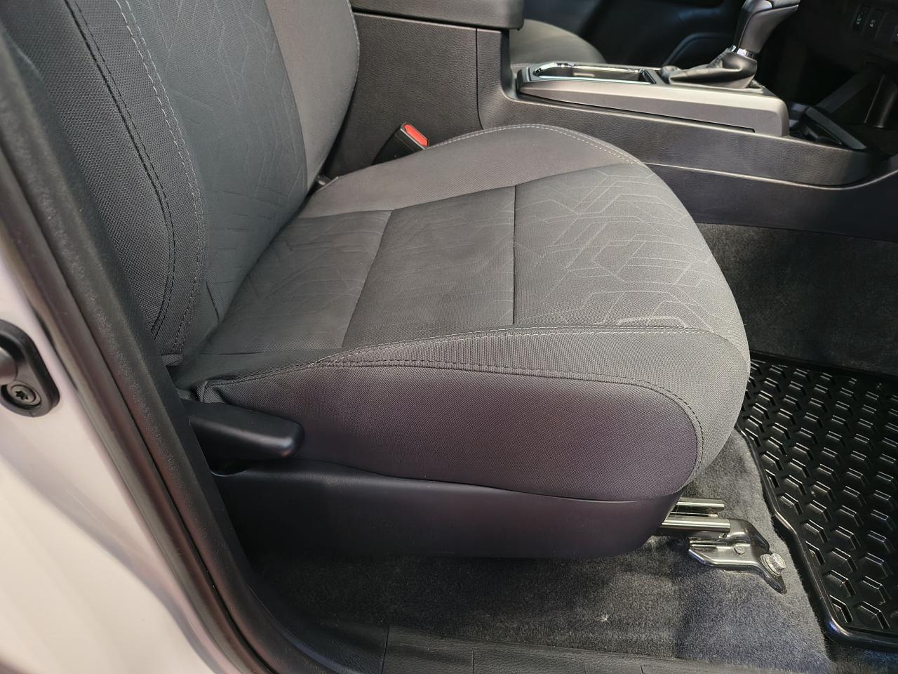 2017 Toyota Tacoma TRD Sport Photo0