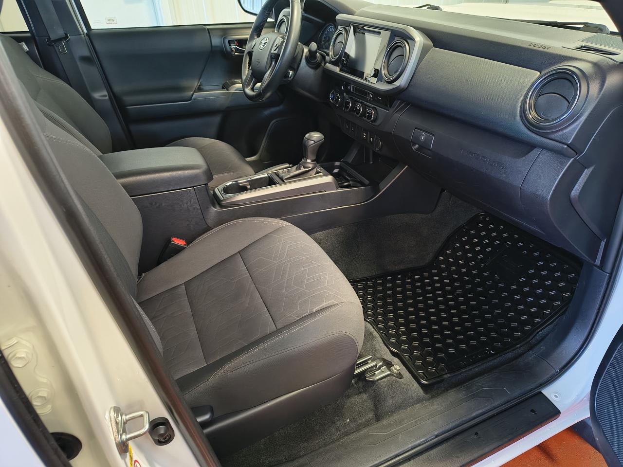 2017 Toyota Tacoma TRD Sport Photo0