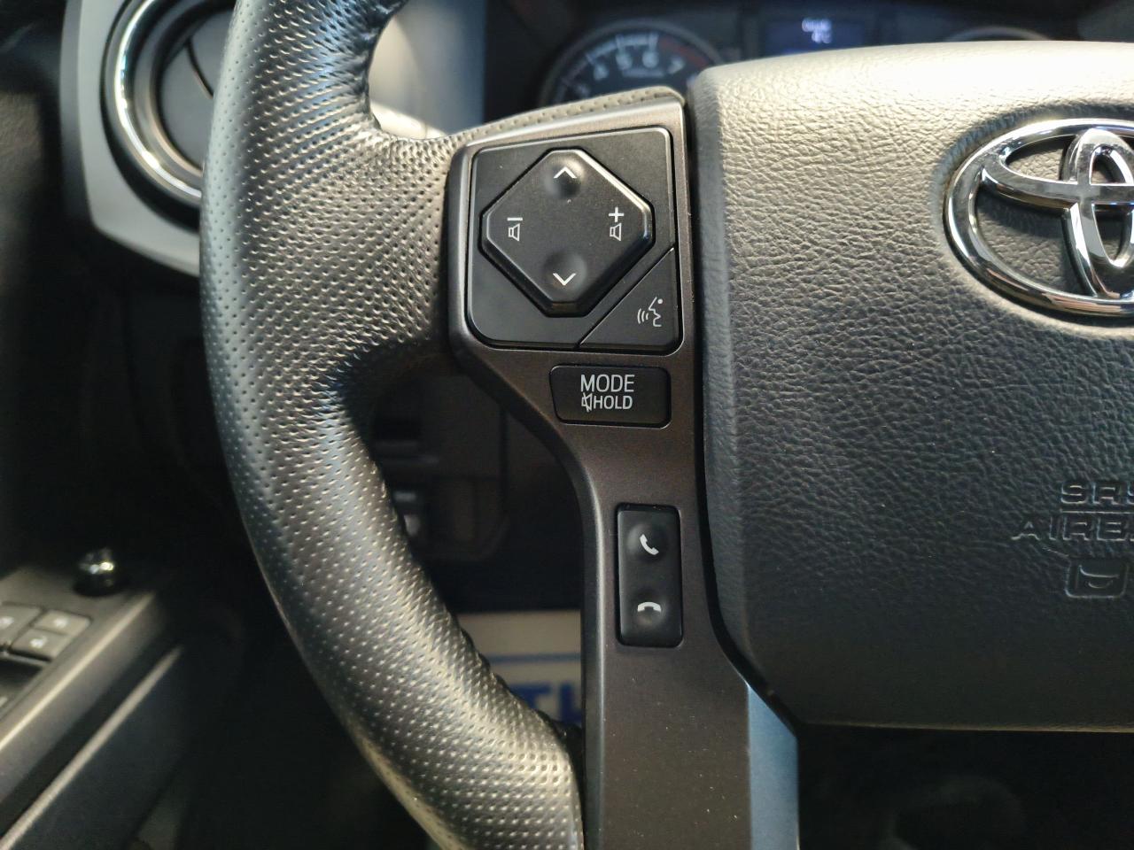 2017 Toyota Tacoma TRD Sport Photo0