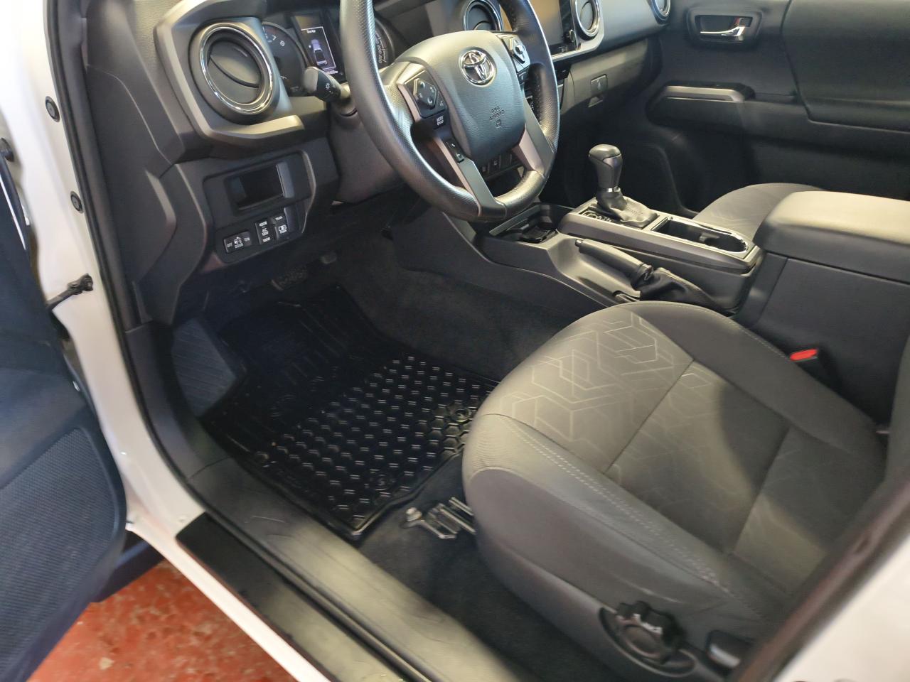 2017 Toyota Tacoma TRD Sport Photo