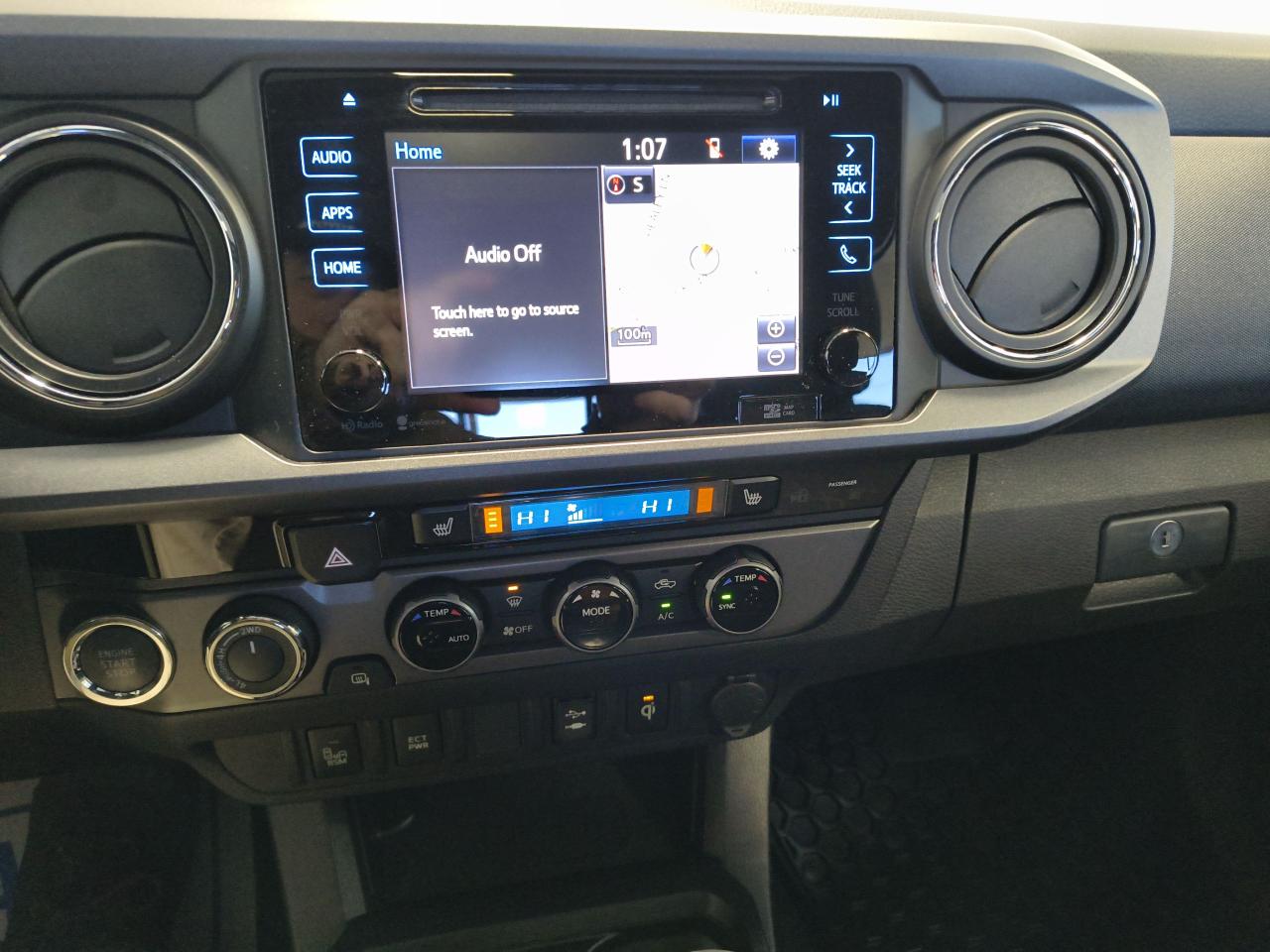 2017 Toyota Tacoma TRD Sport Photo0