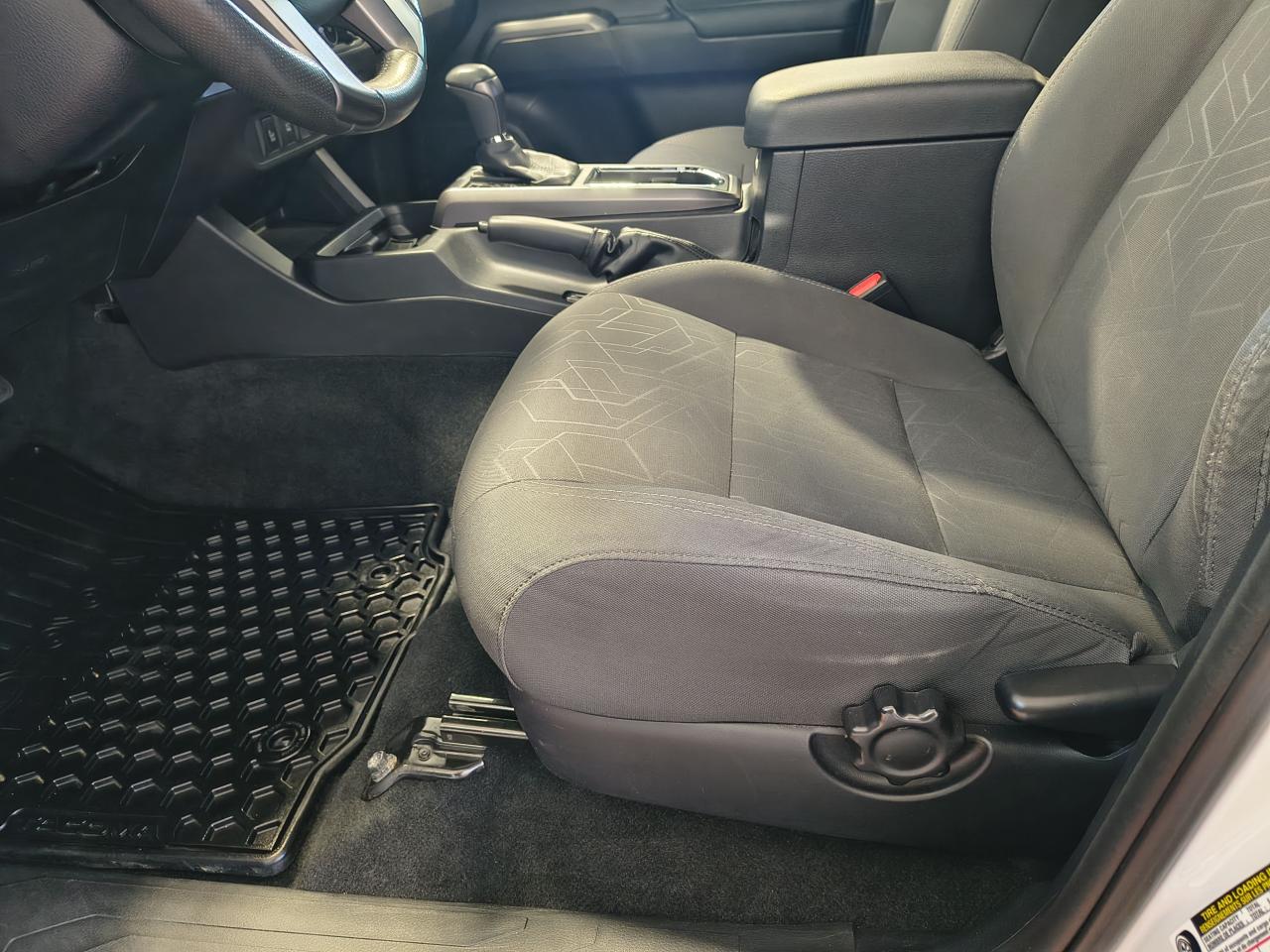 2017 Toyota Tacoma TRD Sport Photo0