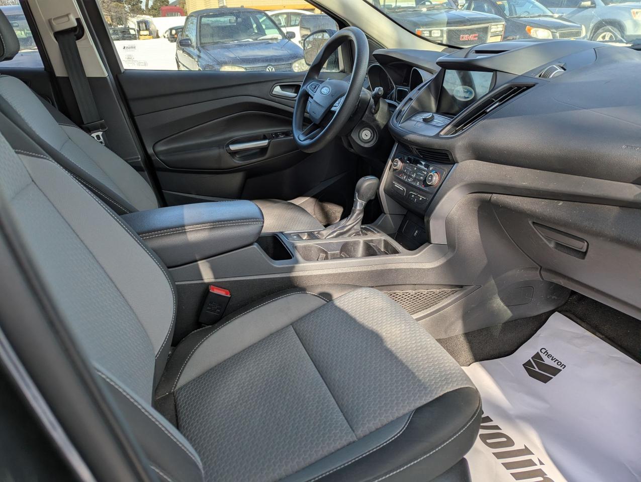 2017 Ford Escape "4X4 Luxury SUV" certified + FREE 6M warranty Photo