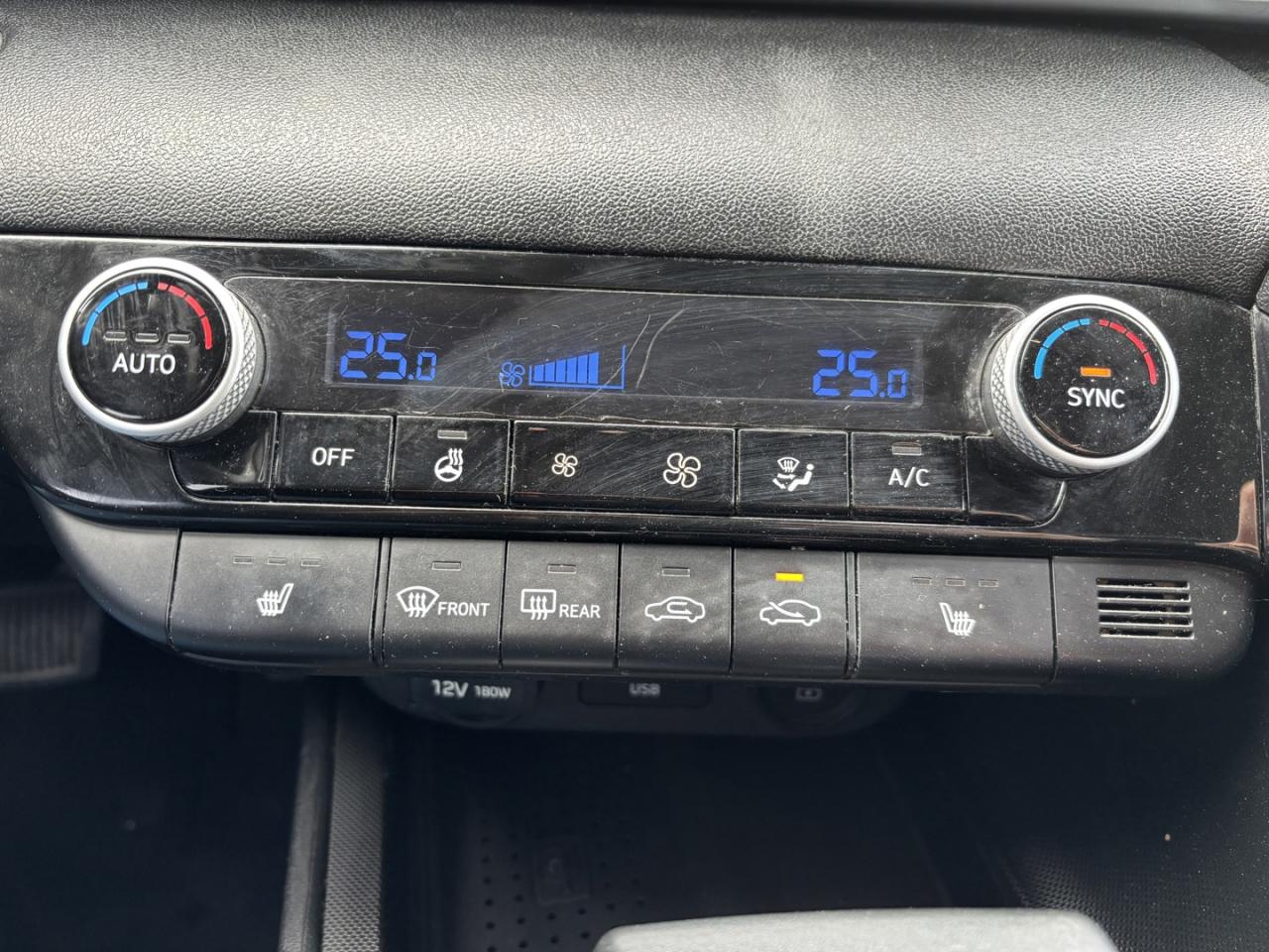 2021 Hyundai Elantra SEL Photo