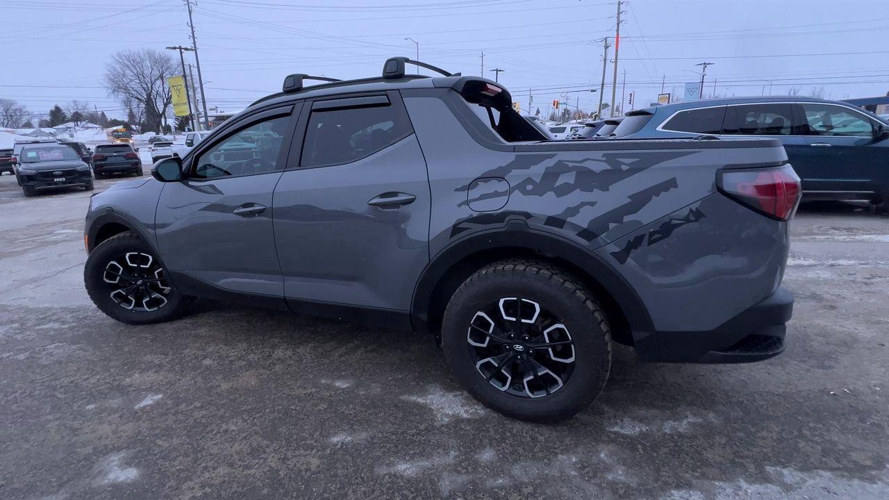 2023 Hyundai Santa Cruz Preferred 4X4, HEATED LEATHER SEATS/ STEERING WHEEL, SUNROOF, NAV, BACK UP CAM!! Photo