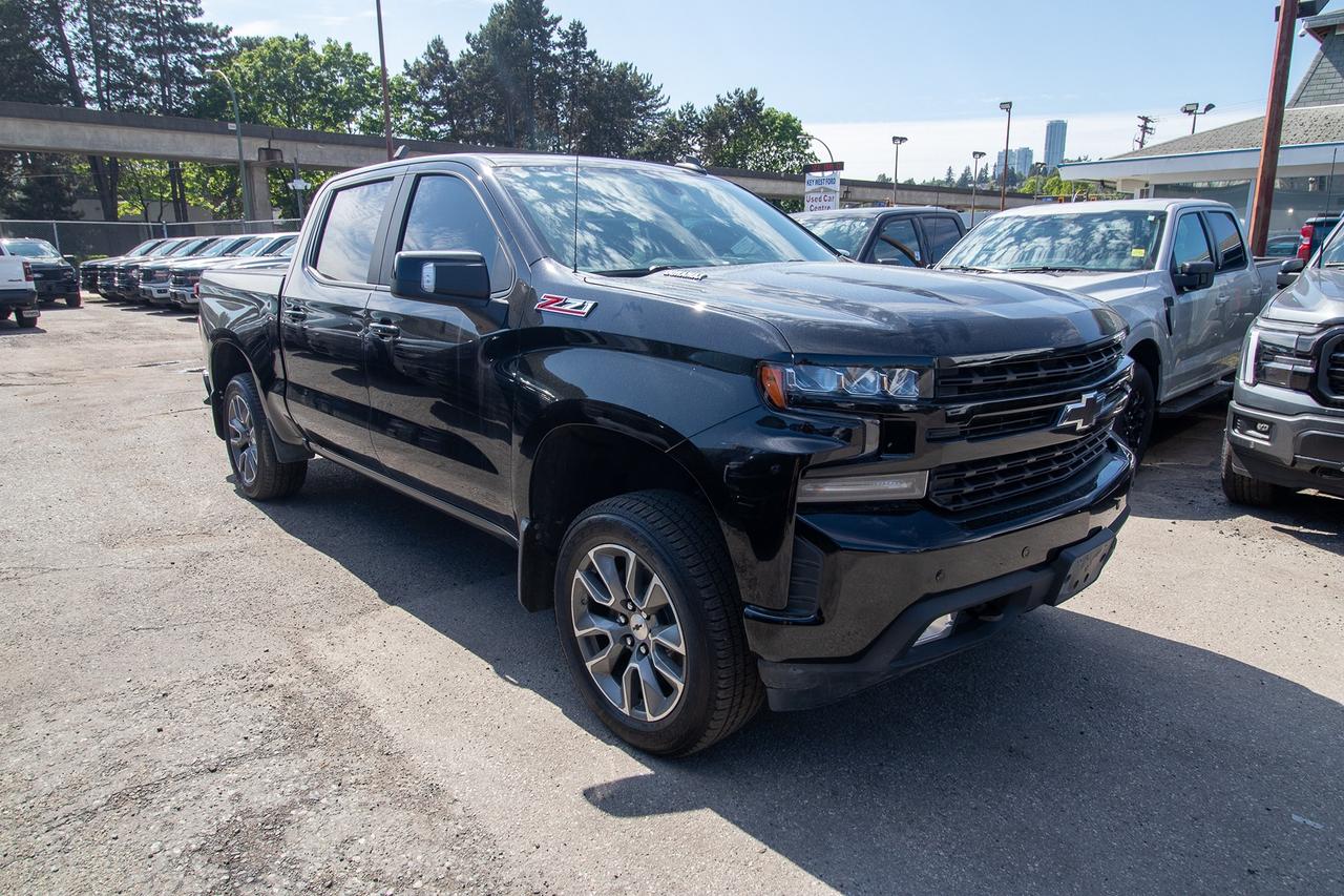 2020 Chevrolet Silverado 1500 4WD Crew Cab 147" RST Photo3