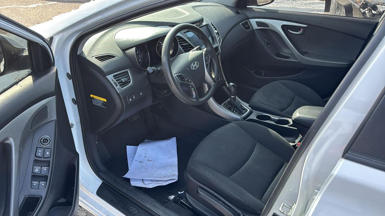 2015 Hyundai Elantra GL MODEL Photo6