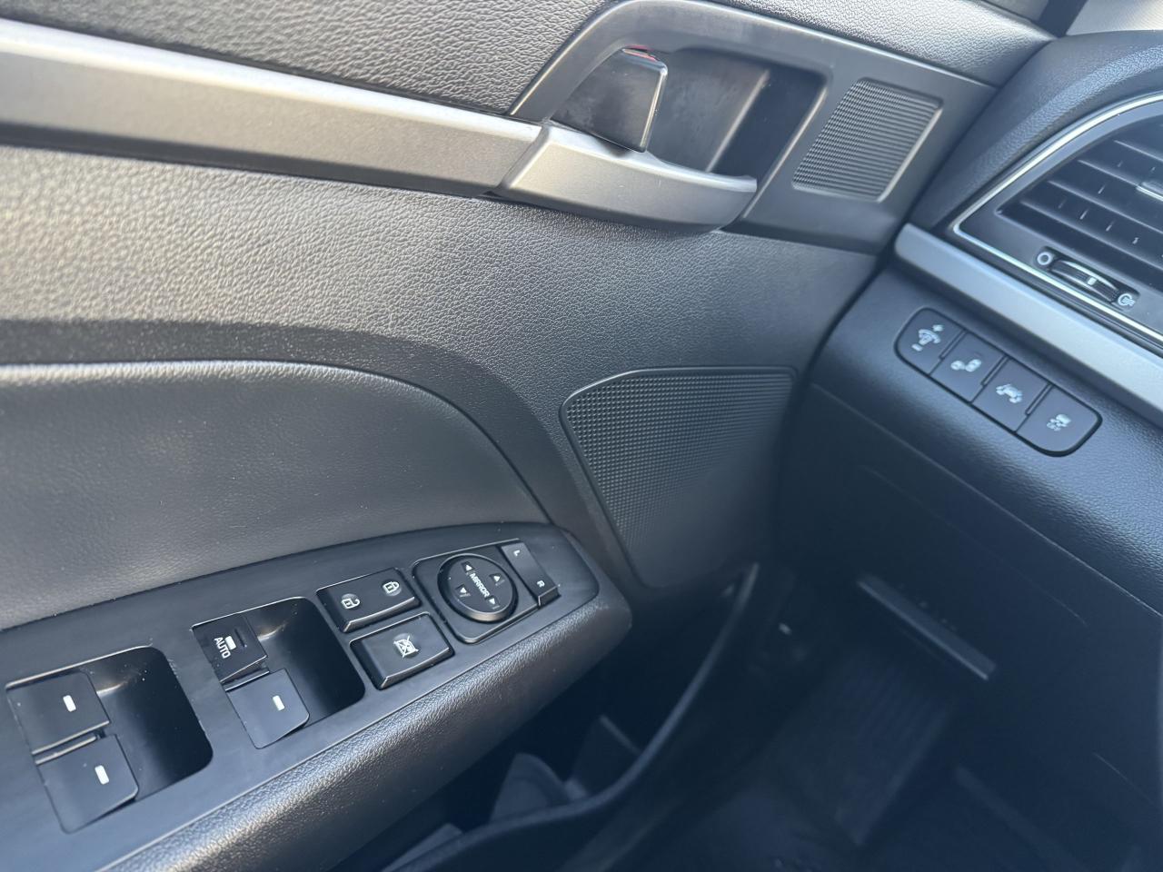 2018 Hyundai Elantra SEL Photo