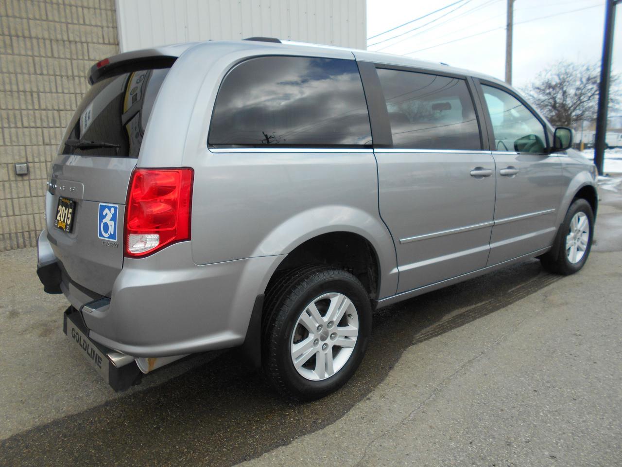 2015 Dodge Grand Caravan Crew Plus-Wheelchair Accessible Rear Entry Photo3