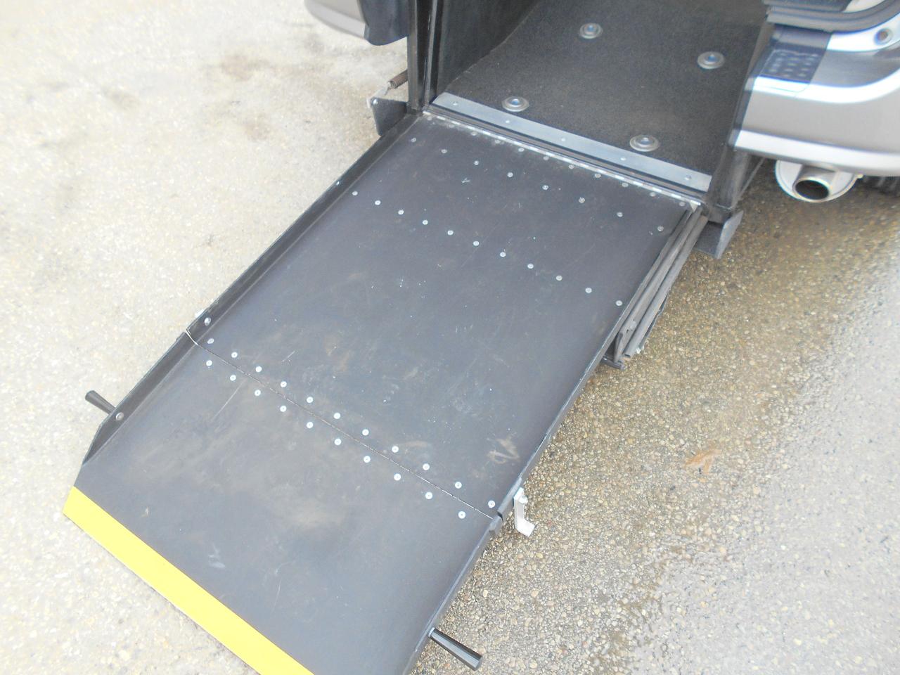 2015 Dodge Grand Caravan Crew Plus-Wheelchair Accessible Rear Entry Photo