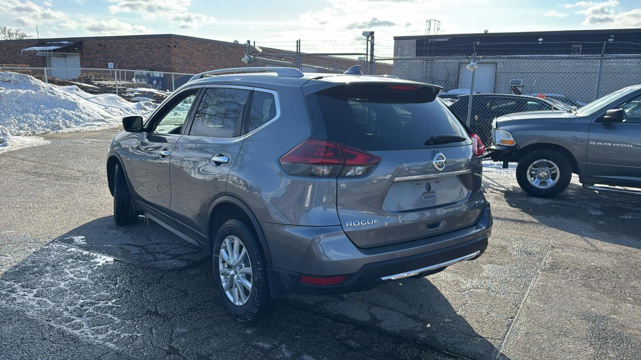 2018 Nissan Rogue SV MODEL, AWD Photo