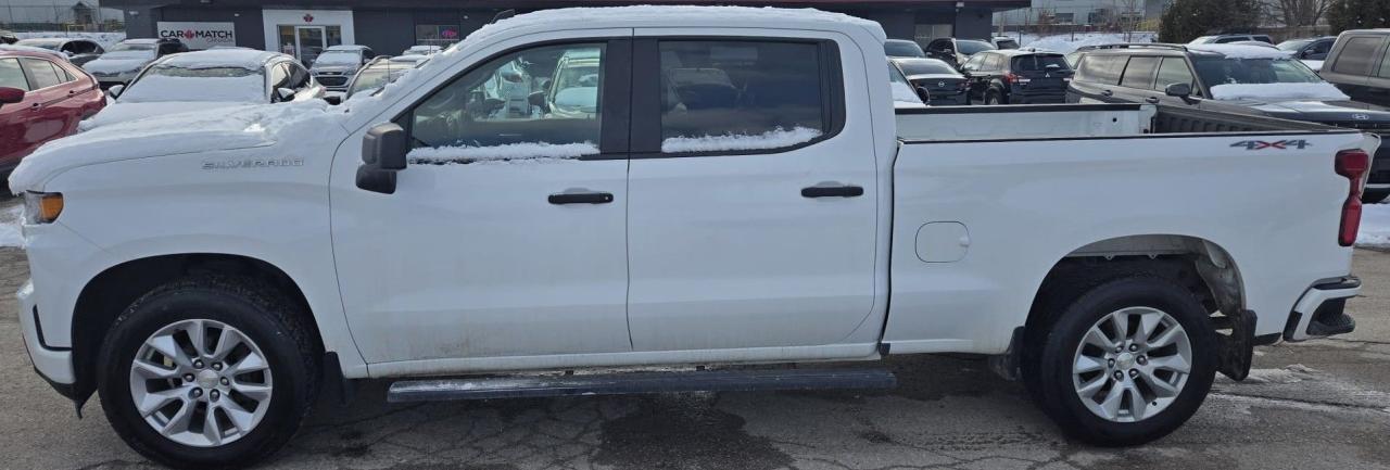 2021 Chevrolet Silverado 1500 CUSTOM / 5.3L V8 / CREW CAB / BLUETOOTH / 4WD Photo