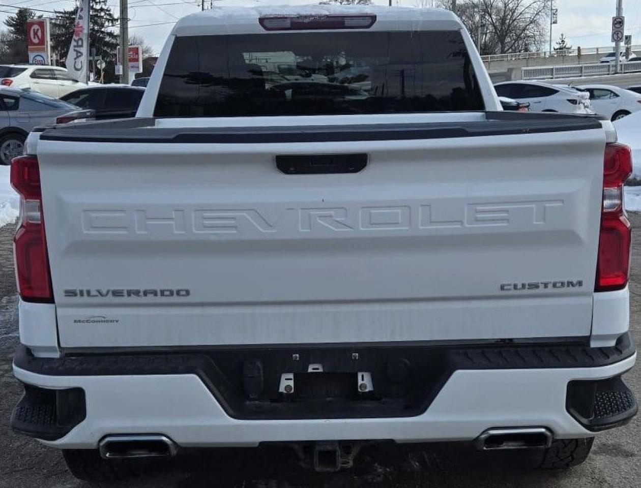2021 Chevrolet Silverado 1500 CUSTOM / 5.3L V8 / CREW CAB / BLUETOOTH / 4WD Photo