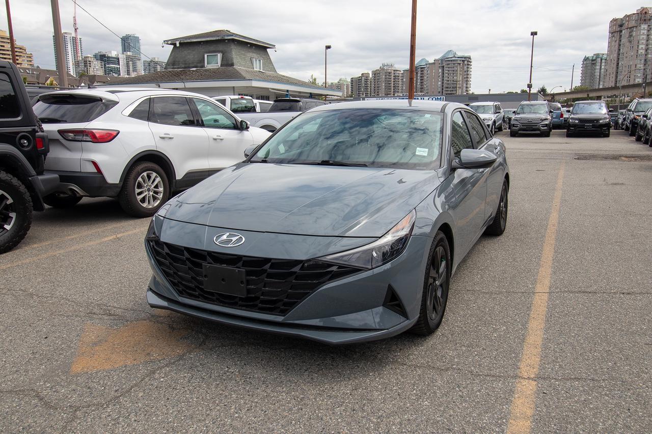 2022 Hyundai Elantra Preferred DCT Photo0