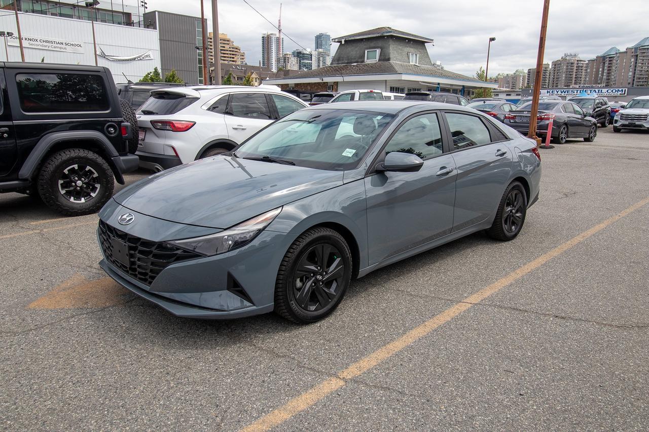 2022 Hyundai Elantra Preferred DCT Photo1