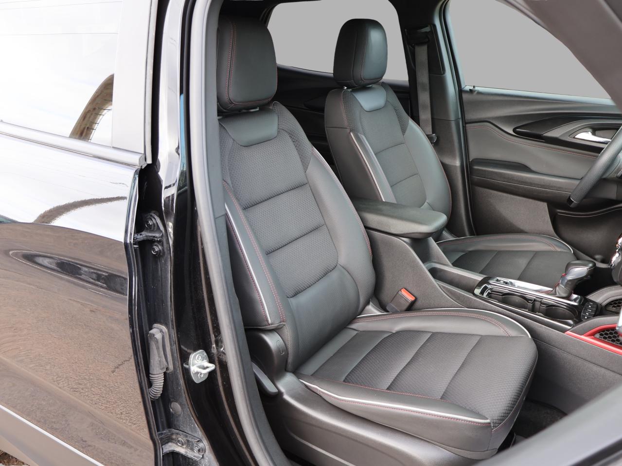 2023 Chevrolet TrailBlazer RS AWD *ACCIDENT FREE* CAMERA BLUETOOTH HEATED SEATS CRUISE ALLOYS Photo