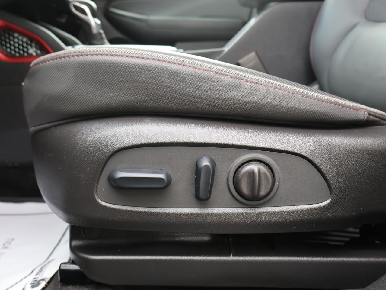 2023 Chevrolet TrailBlazer RS AWD *ACCIDENT FREE* CAMERA BLUETOOTH HEATED SEATS CRUISE ALLOYS Photo