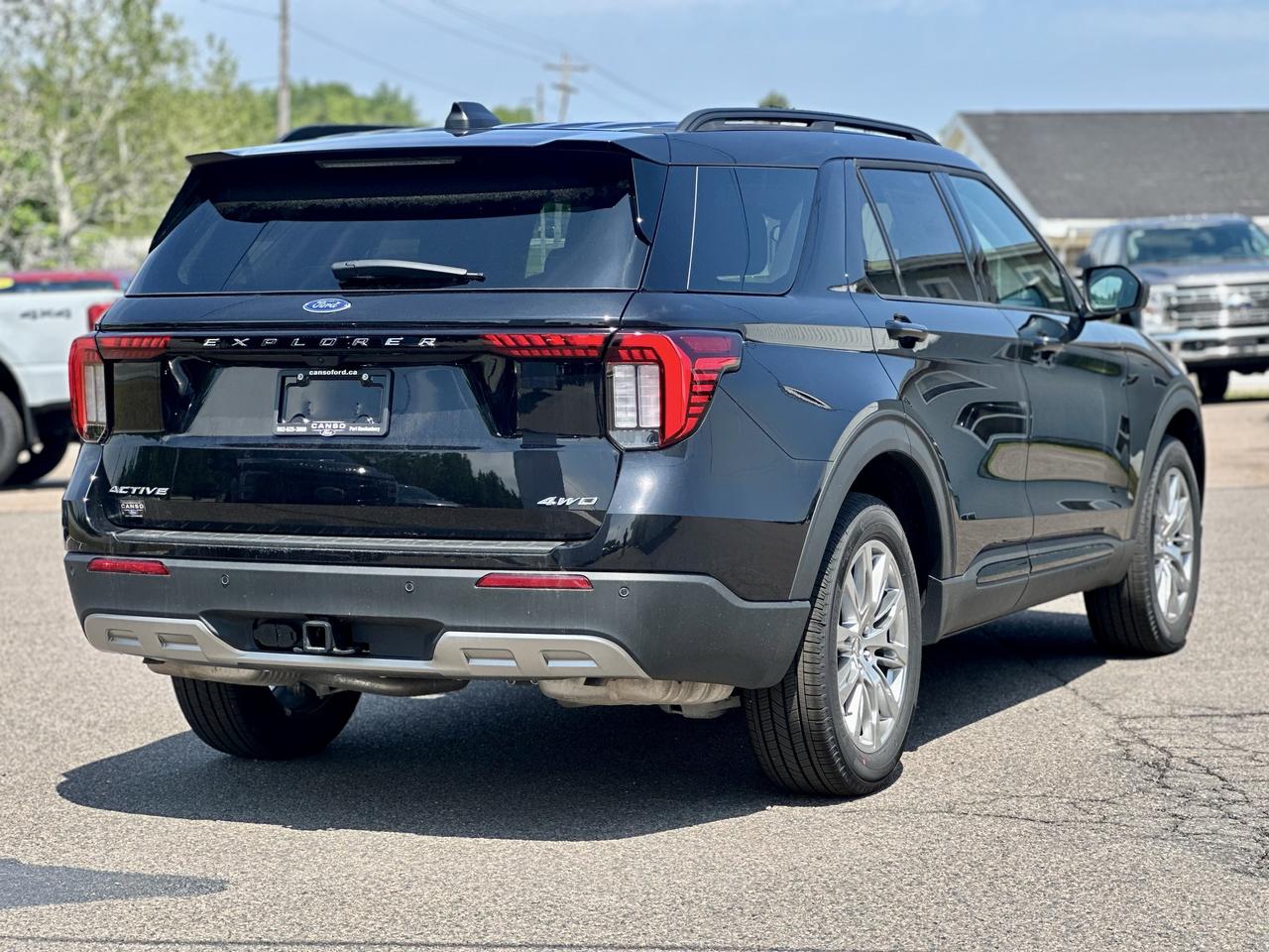 2026 Ford Explorer Active w/200A Pkg 4WD Photo4