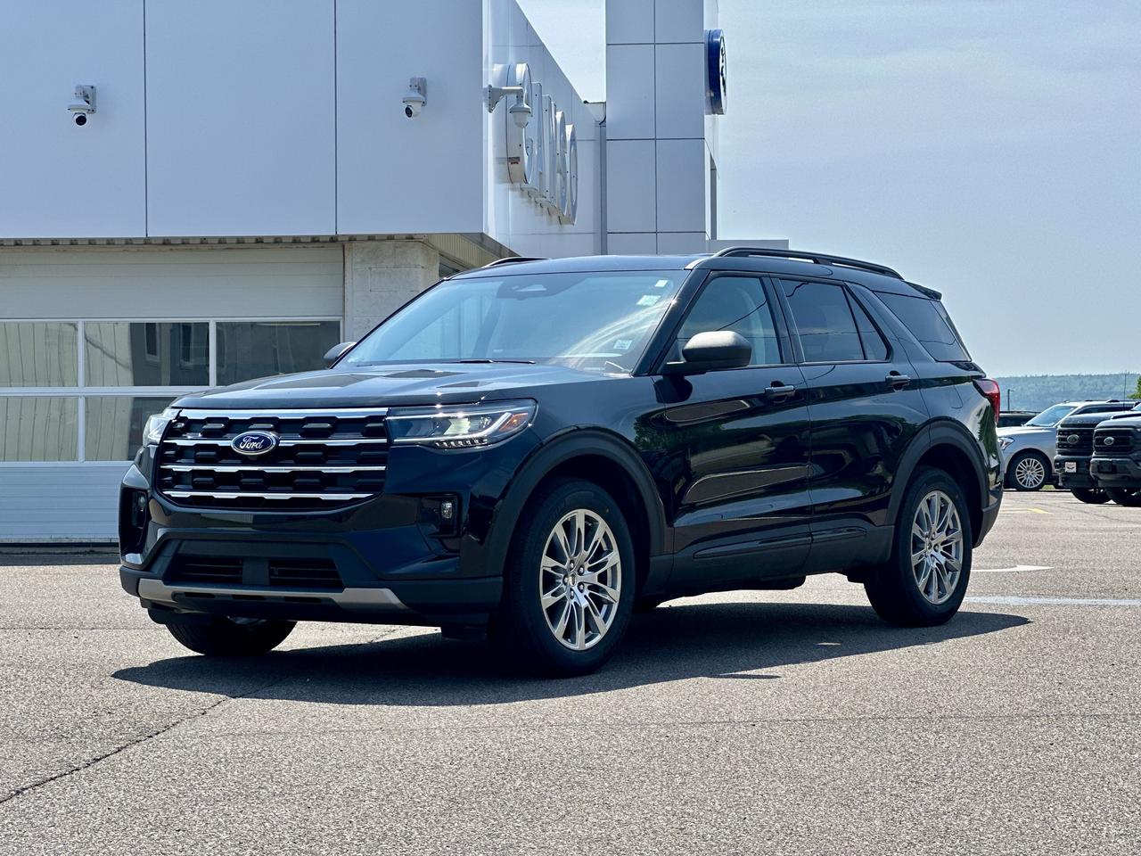 2026 Ford Explorer Active w/200A Pkg 4WD Photo2