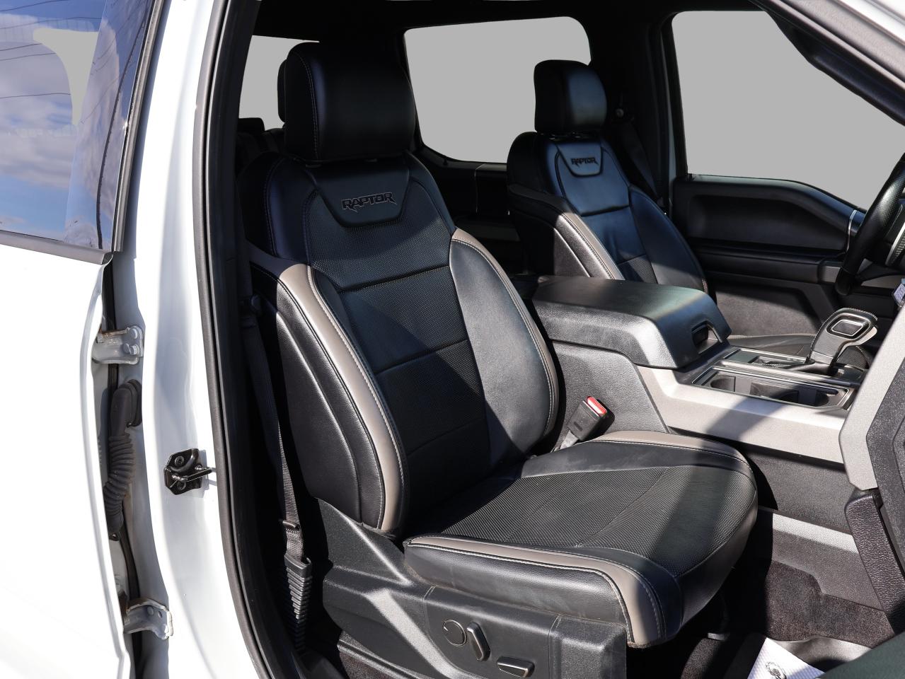 2017 Ford F-150 RAPTOR CREW 4WD CERTIFIED *1 OWNER*ACCIDENT FREE*FORD MAINTAIN* CAMERA NAV BLUETOOTH LEATHER HEATED SEATS CRUISE ALLOYS Photo