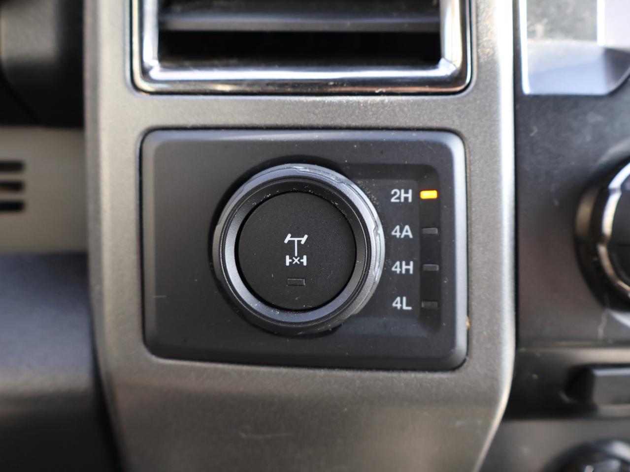 2017 Ford F-150 RAPTOR CREW 4WD CERTIFIED *1 OWNER*ACCIDENT FREE*FORD MAINTAIN* CAMERA NAV BLUETOOTH LEATHER HEATED SEATS CRUISE ALLOYS Photo