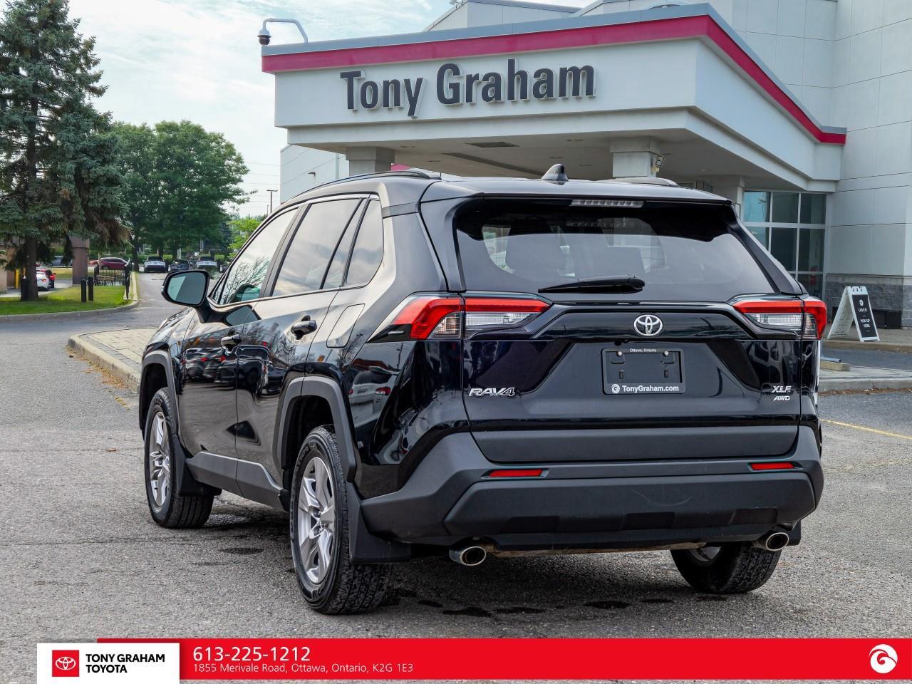 2024 Toyota RAV4 XLE Photo3