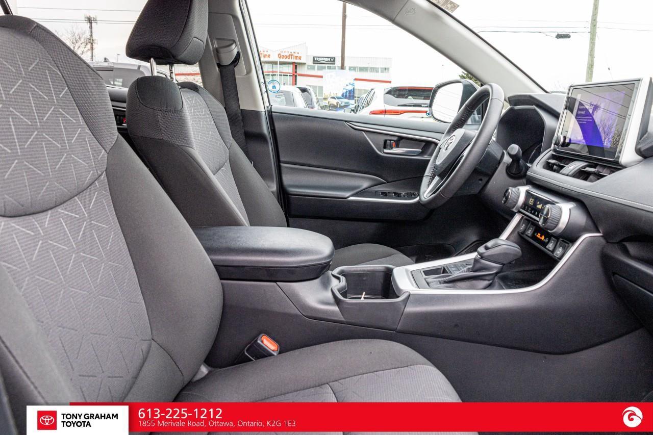 2024 Toyota RAV4 XLE Photo