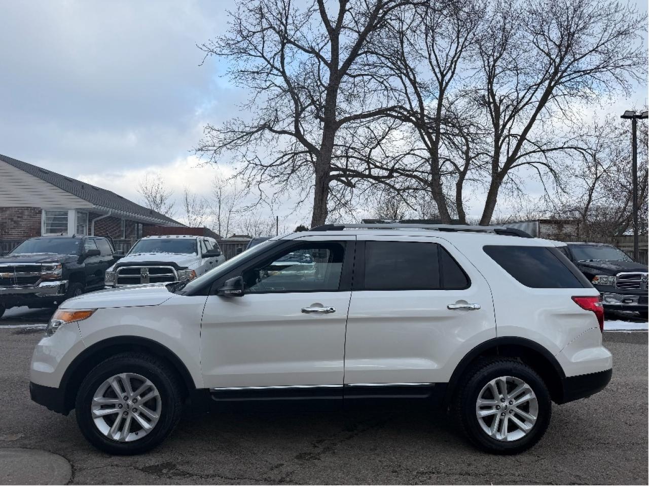 2014 Ford Explorer XLT | 4WD | Clean CARFAX Photo3