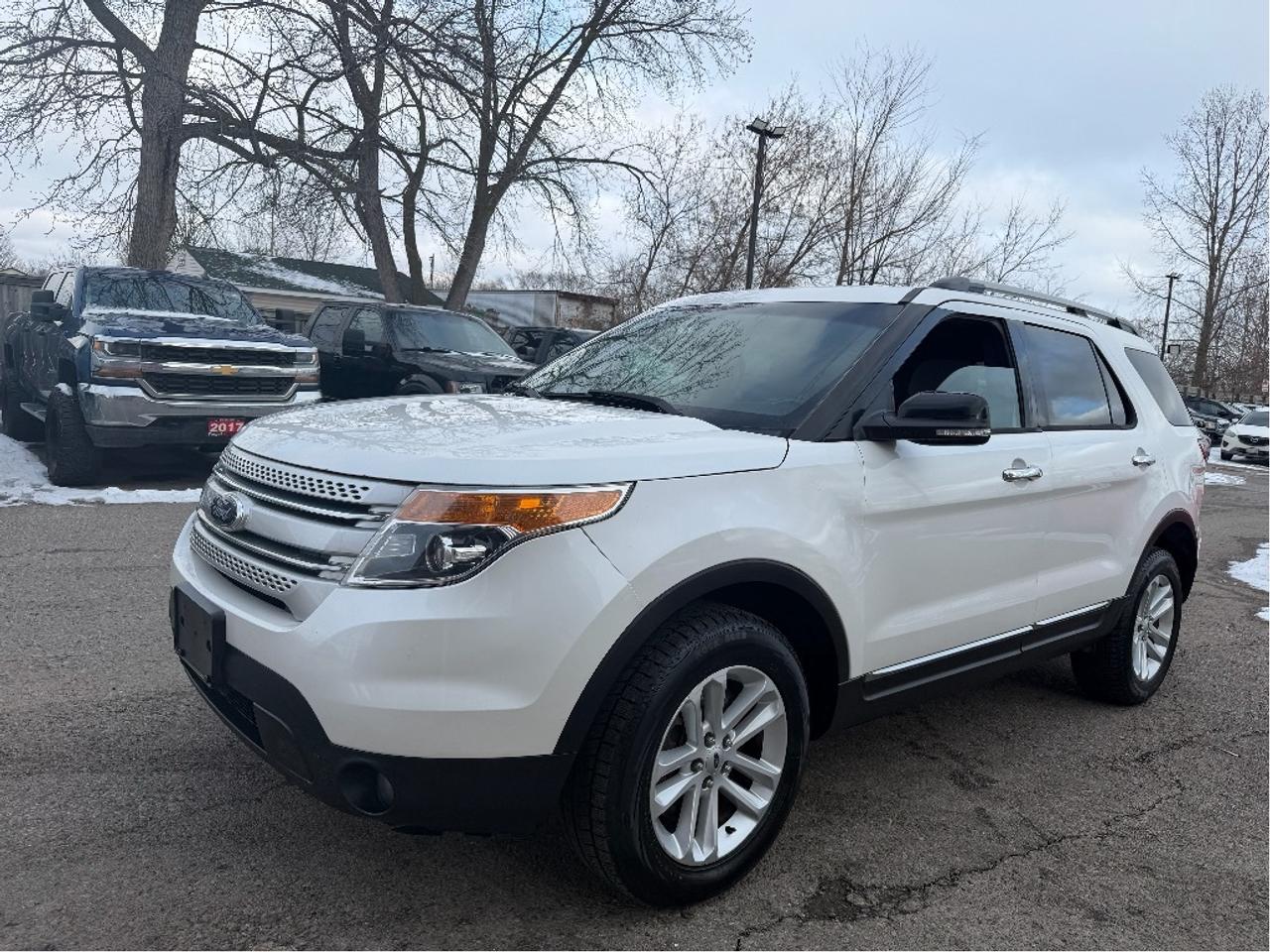 2014 Ford Explorer XLT | 4WD | Clean CARFAX Photo2