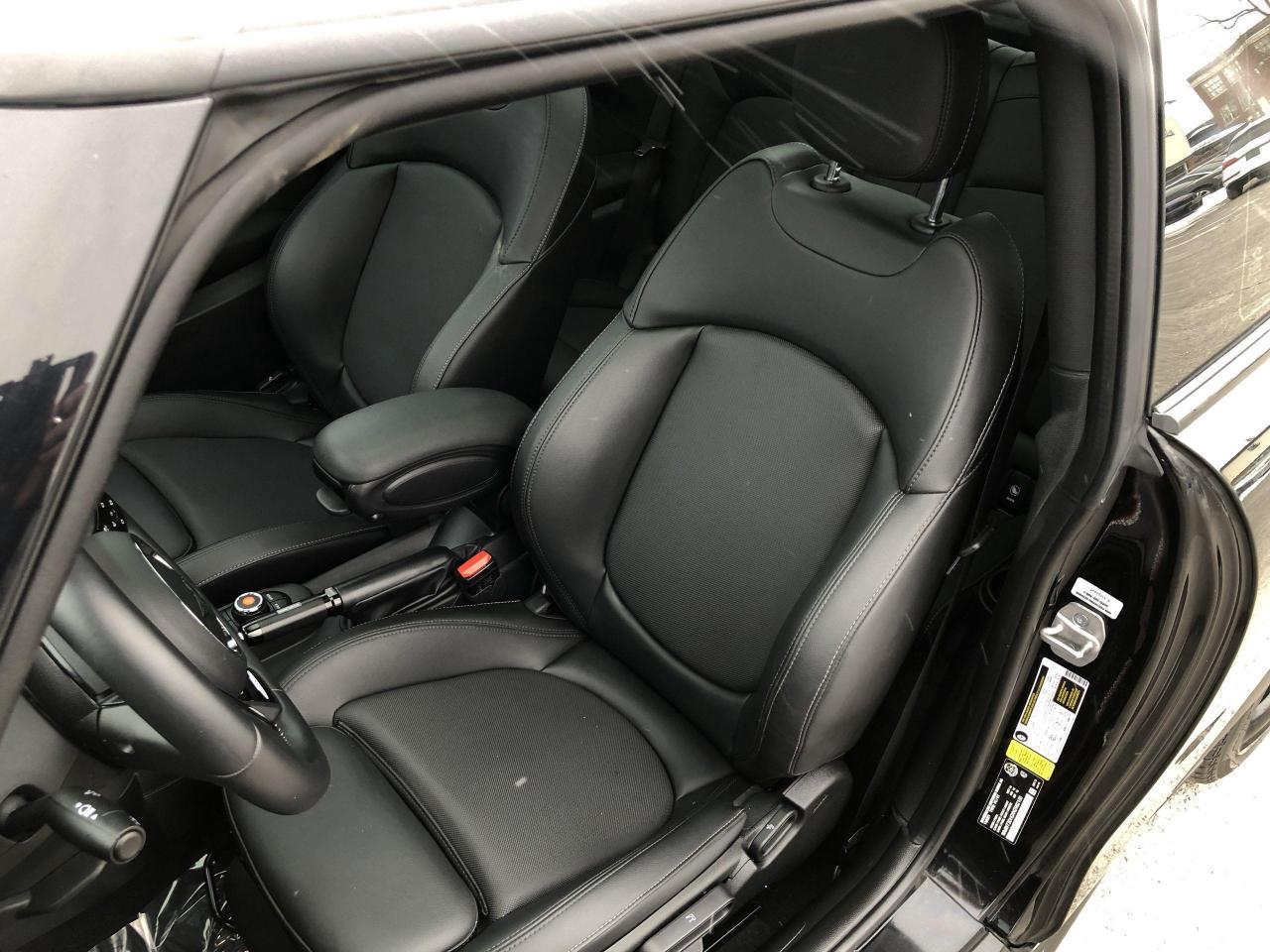 2022 MINI 3 Door John Cooper Works 6SPD, JCW, LEATHER, PAN. ROOF, H Photo