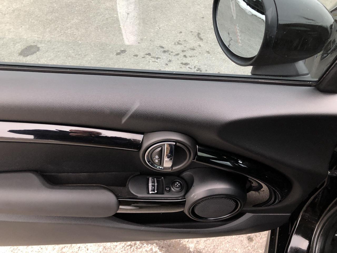 2022 MINI 3 Door John Cooper Works 6SPD, JCW, LEATHER, PAN. ROOF, H Photo