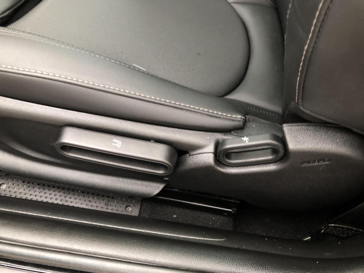 2022 MINI 3 Door John Cooper Works 6SPD, JCW, LEATHER, PAN. ROOF, H Photo