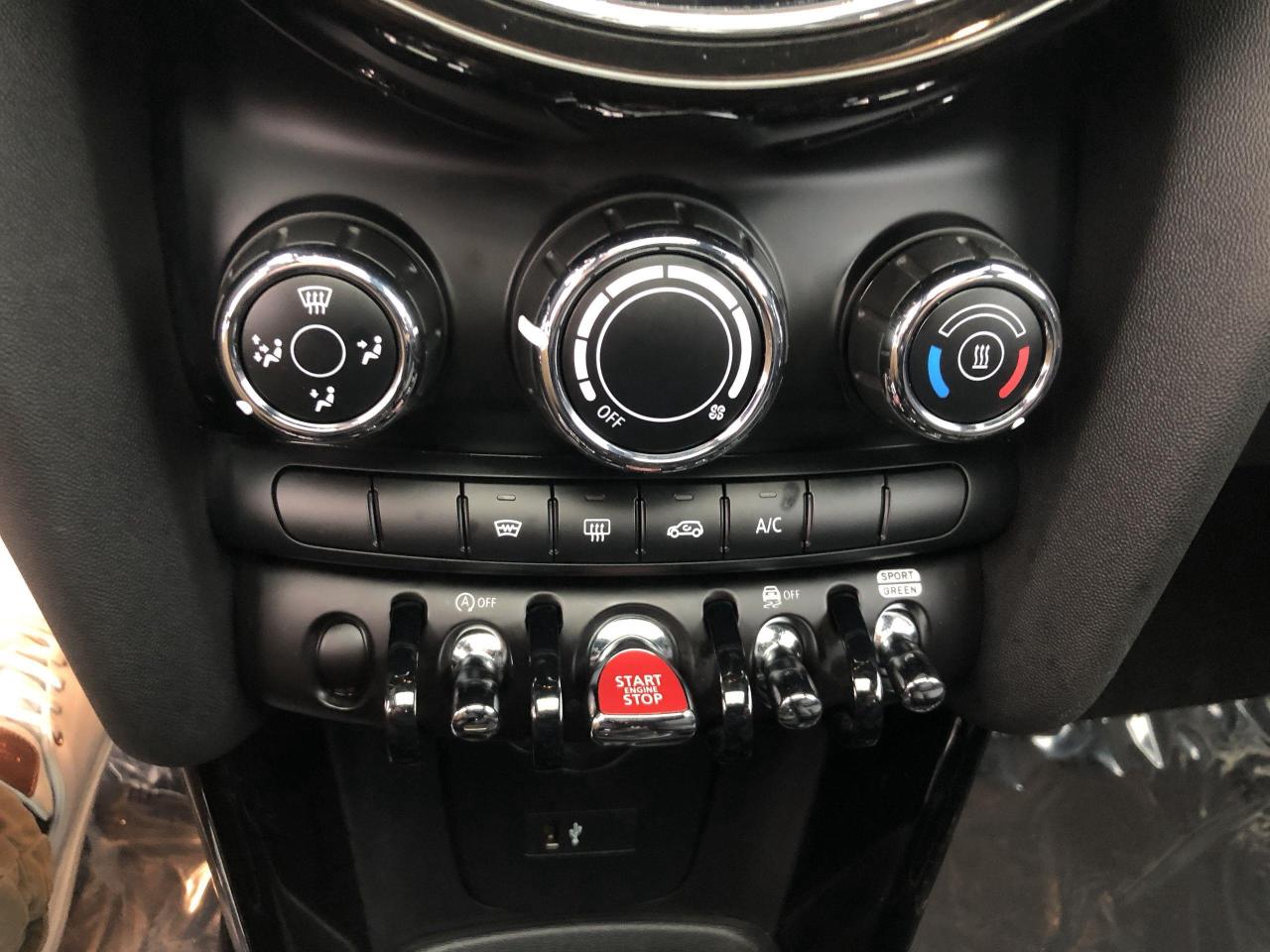 2022 MINI 3 Door John Cooper Works 6SPD, JCW, LEATHER, PAN. ROOF, H Photo