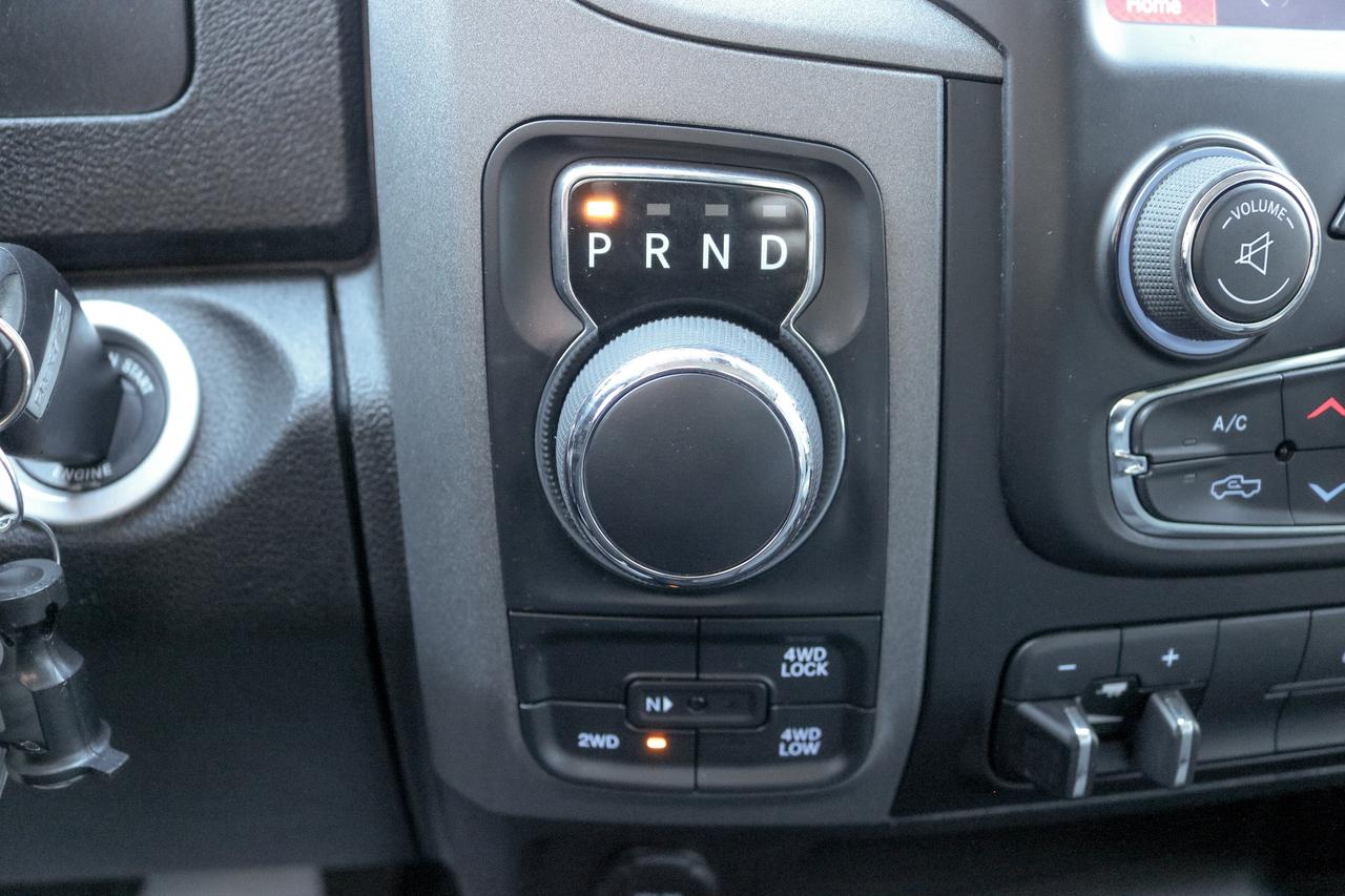 2022 RAM 1500 Classic Express 4x4 Crew Cab 5'7  Box | REMOTE START | Photo