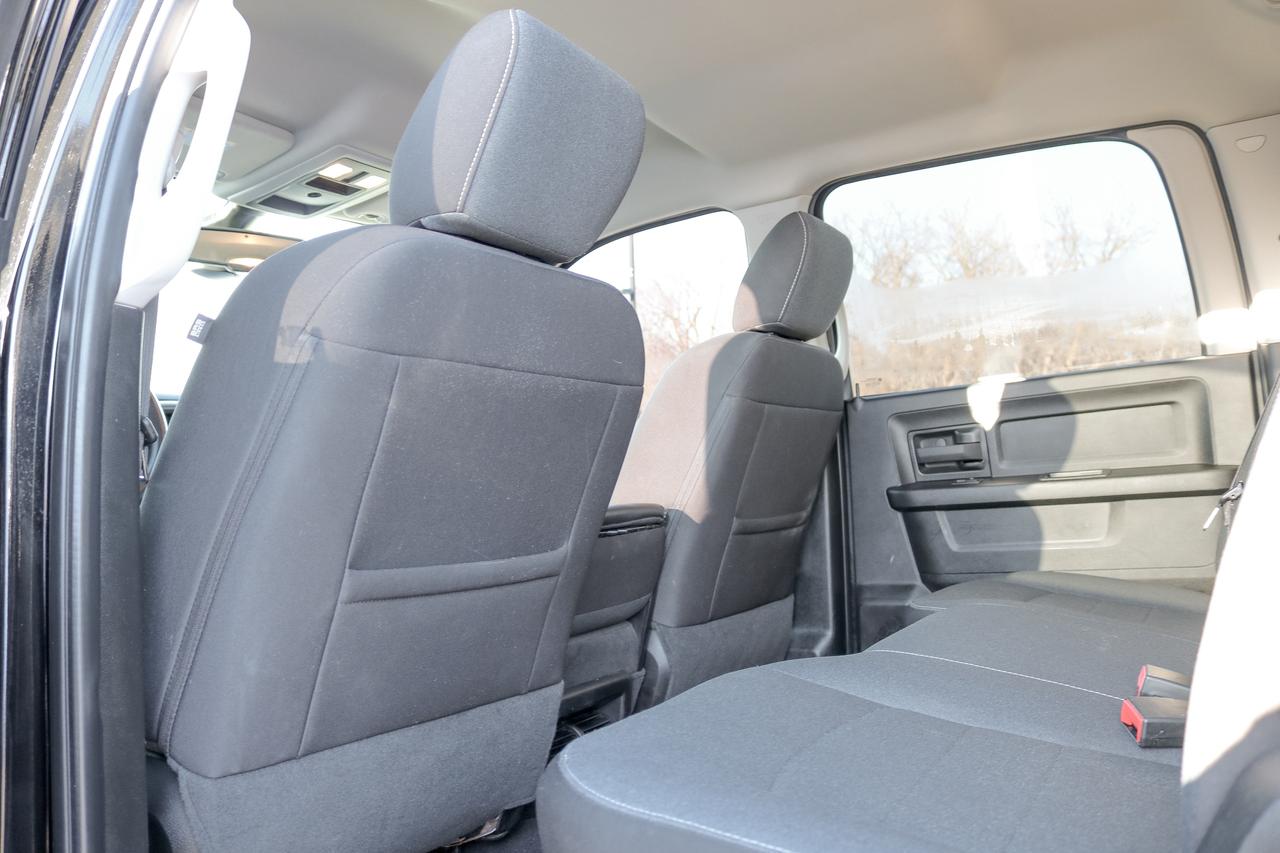 2022 RAM 1500 Classic Express 4x4 Crew Cab 5'7  Box | REMOTE START | Photo