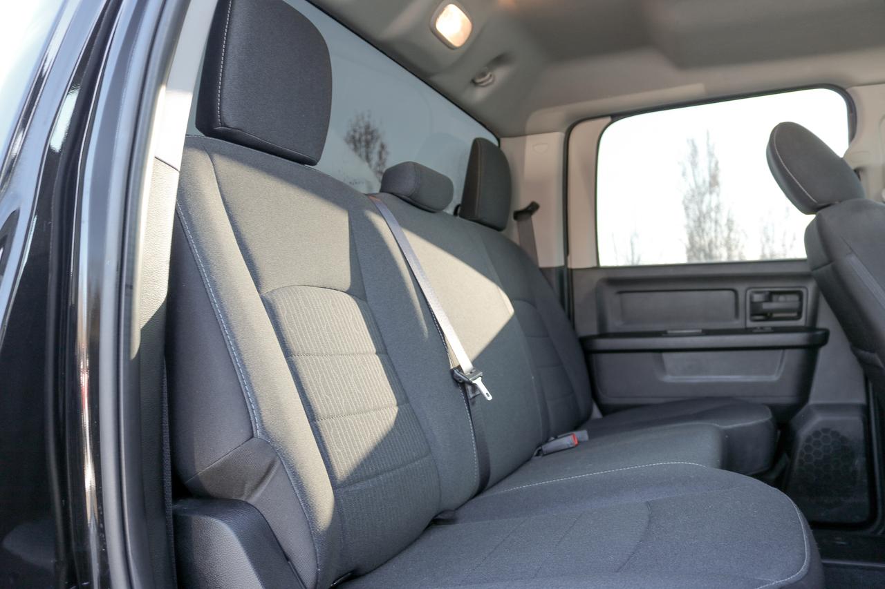 2022 RAM 1500 Classic Express 4x4 Crew Cab 5'7  Box | REMOTE START | Photo