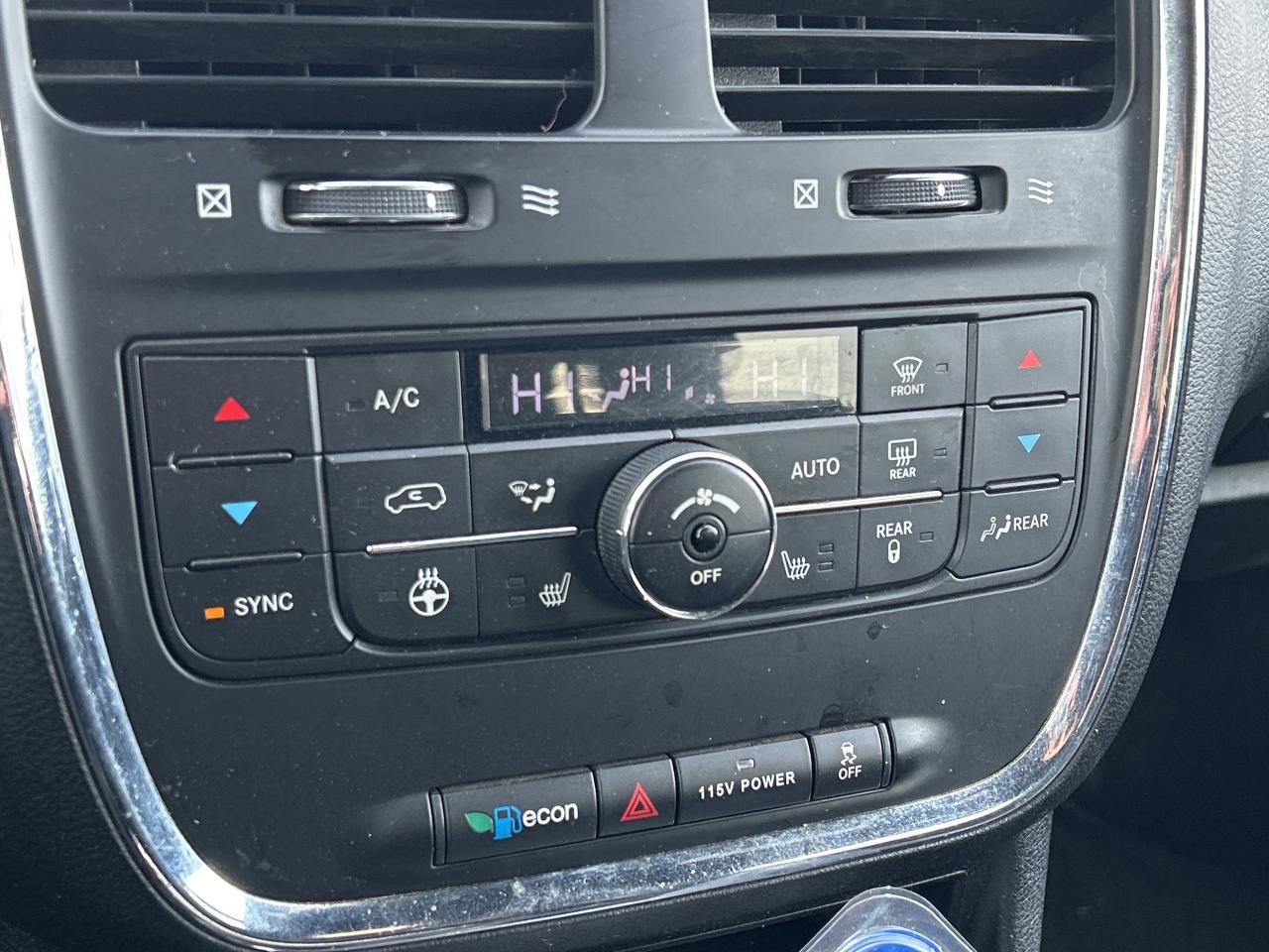 2020 Dodge Grand Caravan PREMIUM PLUS, CLEAN CARFAX, REMOTE START! - Photo #17