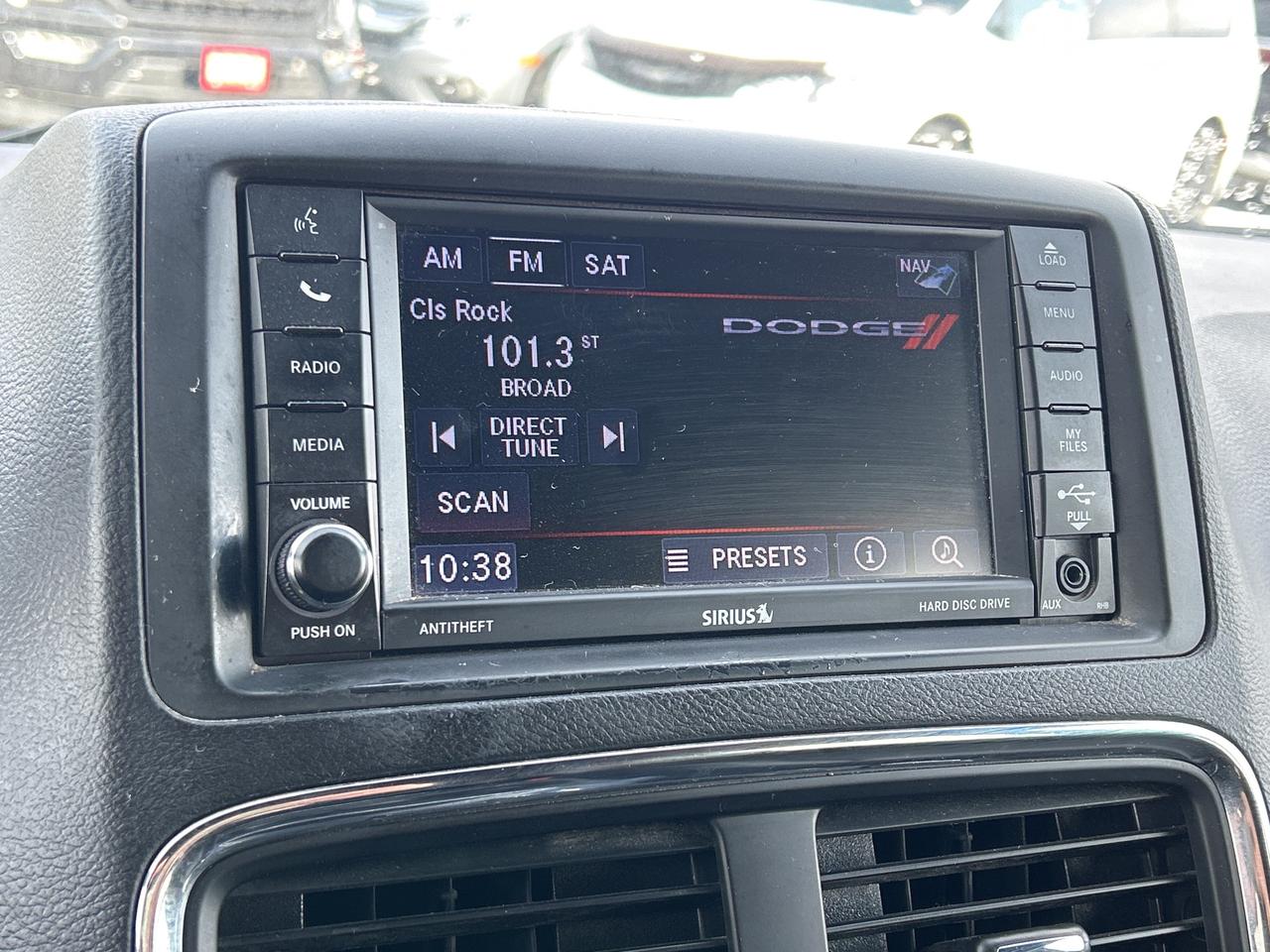 2020 Dodge Grand Caravan PREMIUM PLUS, CLEAN CARFAX, REMOTE START! - Photo #18