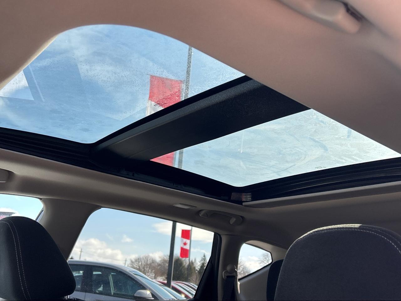 2018 Nissan Murano S, CLEAN CARFAX, SUNROOF, NAV, REMOTE START! Photo