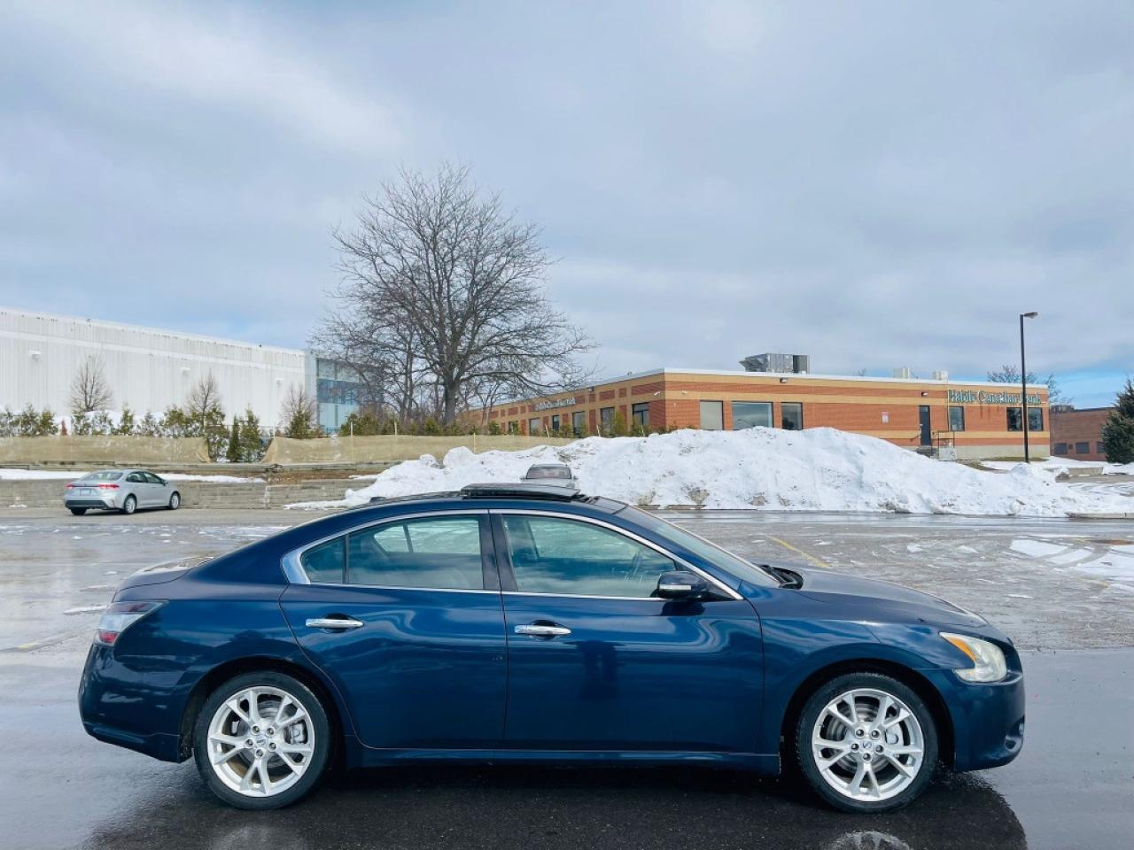 2012 Nissan Maxima 3.5 SV 4dr Sedan CVT Photo