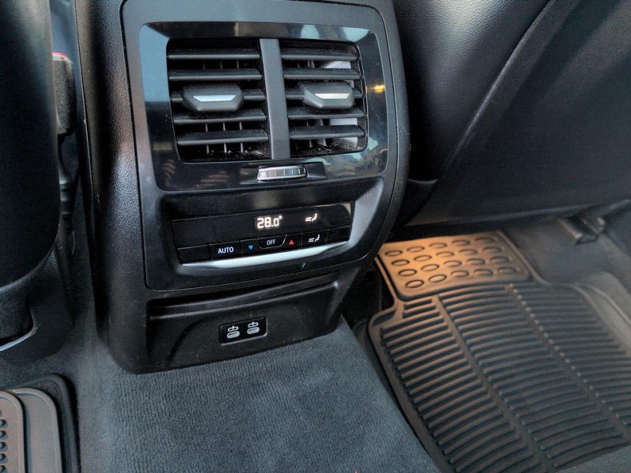 2023 BMW X3 xDrive30i  **PREMIUM ESSENTIAL PACKAGE** Photo