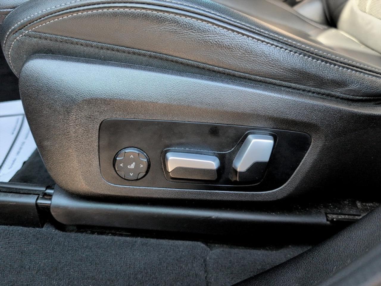 2023 BMW X3 xDrive30i  **PREMIUM ESSENTIAL PACKAGE** Photo