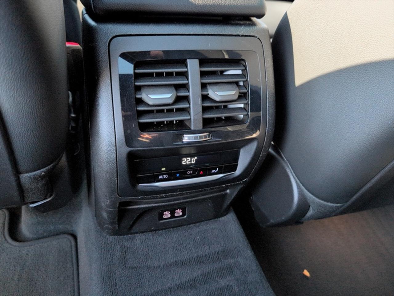 2023 BMW X3 xDrive30i  **PREMIUM ESSENTIAL PACKAGE** Photo