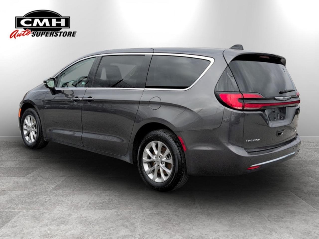 2023 Chrysler Pacifica Touring L  *AWD - CLEAN CARFAX* Photo