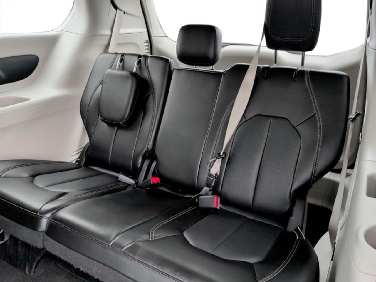 2023 Chrysler Pacifica Touring L  *AWD - CLEAN CARFAX* Photo